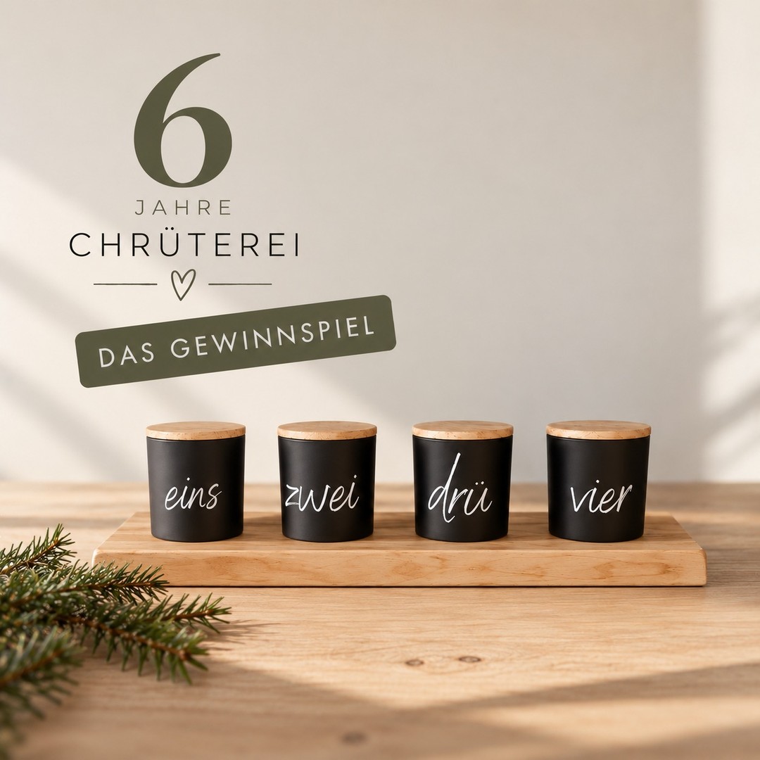 6 Jahre Chrüterei – Wahnsinn wie schnell die Zeit vergeht!
Kaum zu glauben – die Chrüterei wird 6 Jahre alt!
Dankä villmol für all die Unterstützung, das Vertrauen und die vielen schönen Begegnungen in den letzten Jahren.
Und weil Feiern zusammen einfach schöner ist, haben wir eine grosse Überraschung für euch:
Das Chrüterei Jubiläums-Gewinnspiel
Gewinnt 1 von 2 Chrüterei-Adventskränzen im Wert von 119 CHF, 1 von 2 Weihnachts-Geschenksets im Wert von 72 CHF und viele weitere schöne Überraschungen.
So macht ihr mit:
1️⃣ Folgt uns hier auf Instagram
2️⃣ Eine Person markieren, die sich auch über etwas Schönes von der Chrüterei freuen würde
3️⃣ Den Post teilen
🗓️ Teilnahmeschluss: 20. November 2026, die Gewinne werden Ende November versendet
Das Gewinnspiel steht in keiner Verbindung zu Meta/Instagram/Facebook.
Danke, dass ihr Teil der Chrüterei seid – auf viele weitere duftende, kreative und liebevolle Jahre mit euch! ✨
#5JahreChrüterei #Jubiläum #Gewinnspiel #Chrüterei #Kerzenliebe